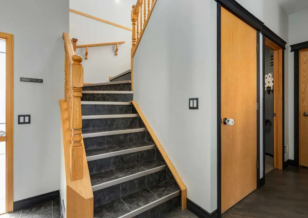 244 Stonegate Close NW Airdrie AB T4B 2V3