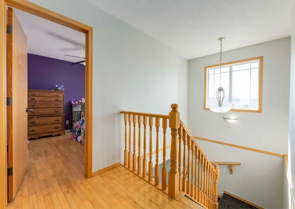 244 Stonegate Close NW Airdrie AB T4B 2V3