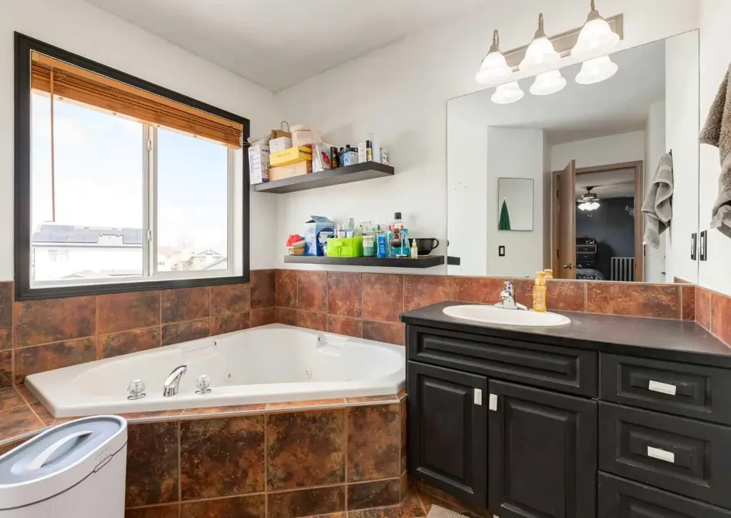 244 Stonegate Close NW Airdrie AB T4B 2V3