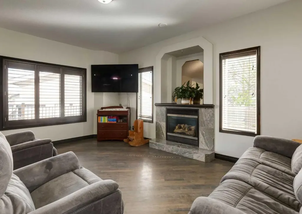 244 Stonegate Close NW Airdrie AB T4B 2V3