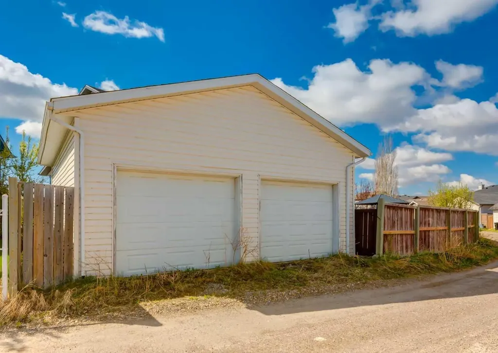 244 Stonegate Close NW Airdrie AB T4B 2V3
