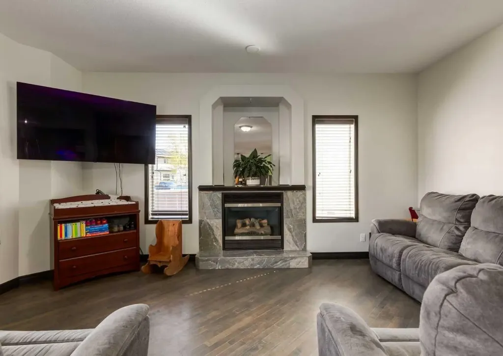244 Stonegate Close NW Airdrie AB T4B 2V3