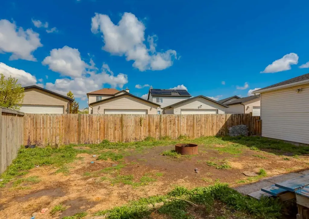 244 Stonegate Close NW Airdrie AB T4B 2V3