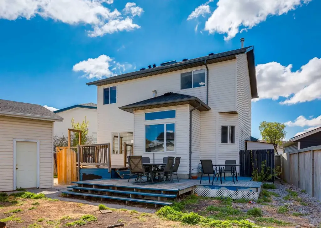244 Stonegate Close NW Airdrie AB T4B 2V3