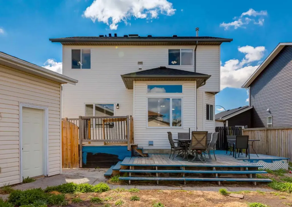 244 Stonegate Close NW Airdrie AB T4B 2V3