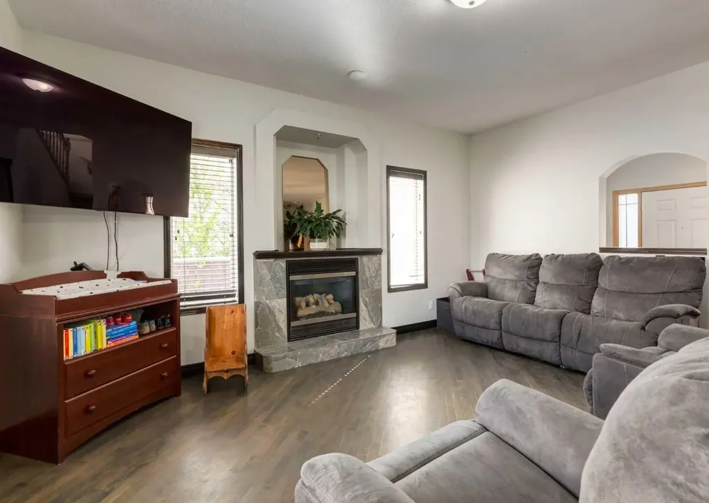 244 Stonegate Close NW Airdrie AB T4B 2V3