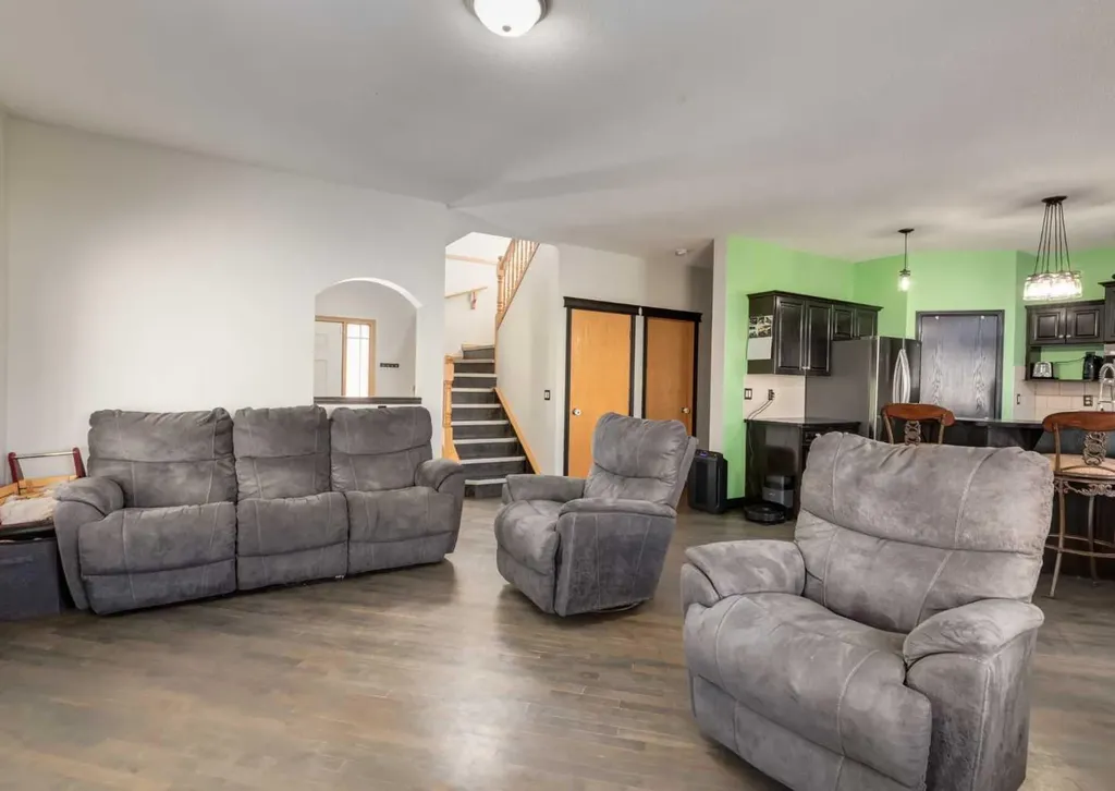 244 Stonegate Close NW Airdrie AB T4B 2V3