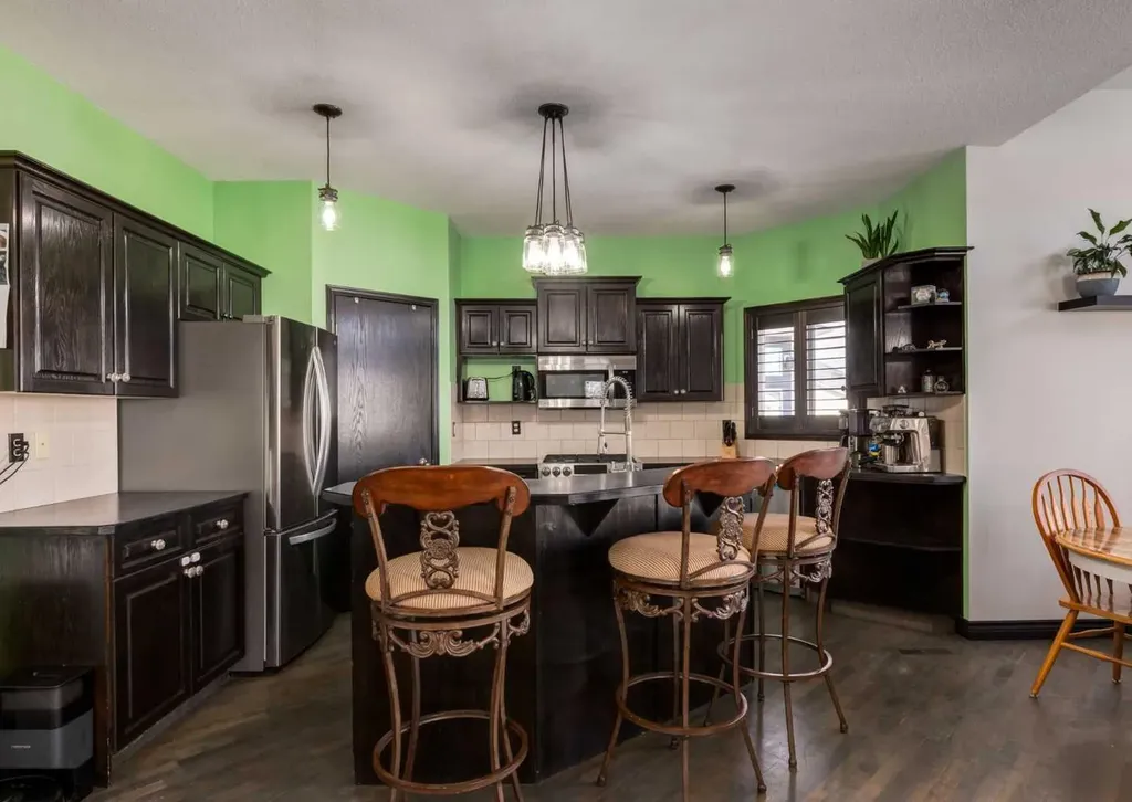 244 Stonegate Close NW Airdrie AB T4B 2V3