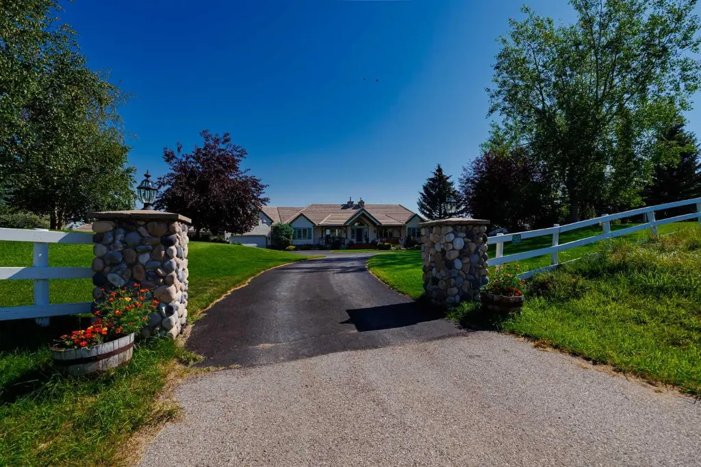 98 Equestrian Drive Rural Rocky View County AB T3R 1C9