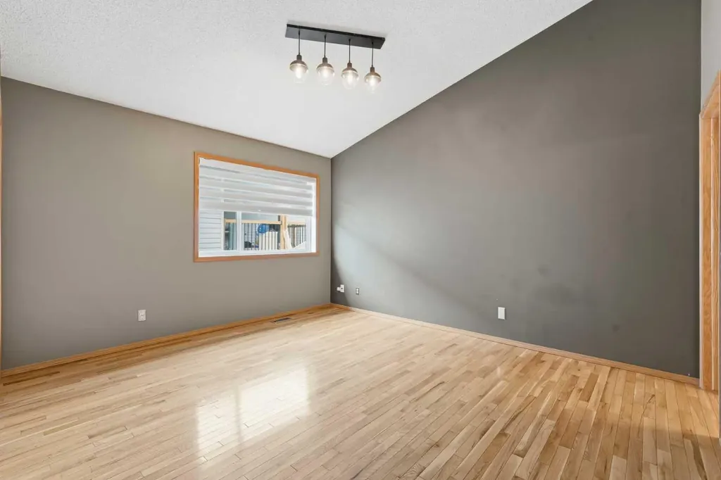 203 West Creek Close Chestermere AB T1X 1M3