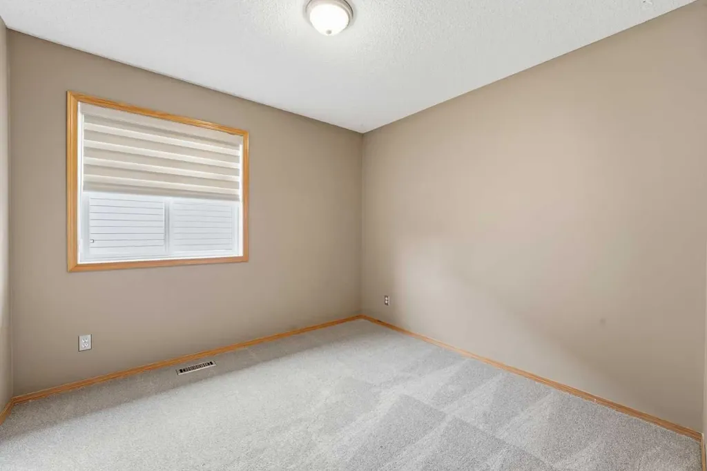 203 West Creek Close Chestermere AB T1X 1M3