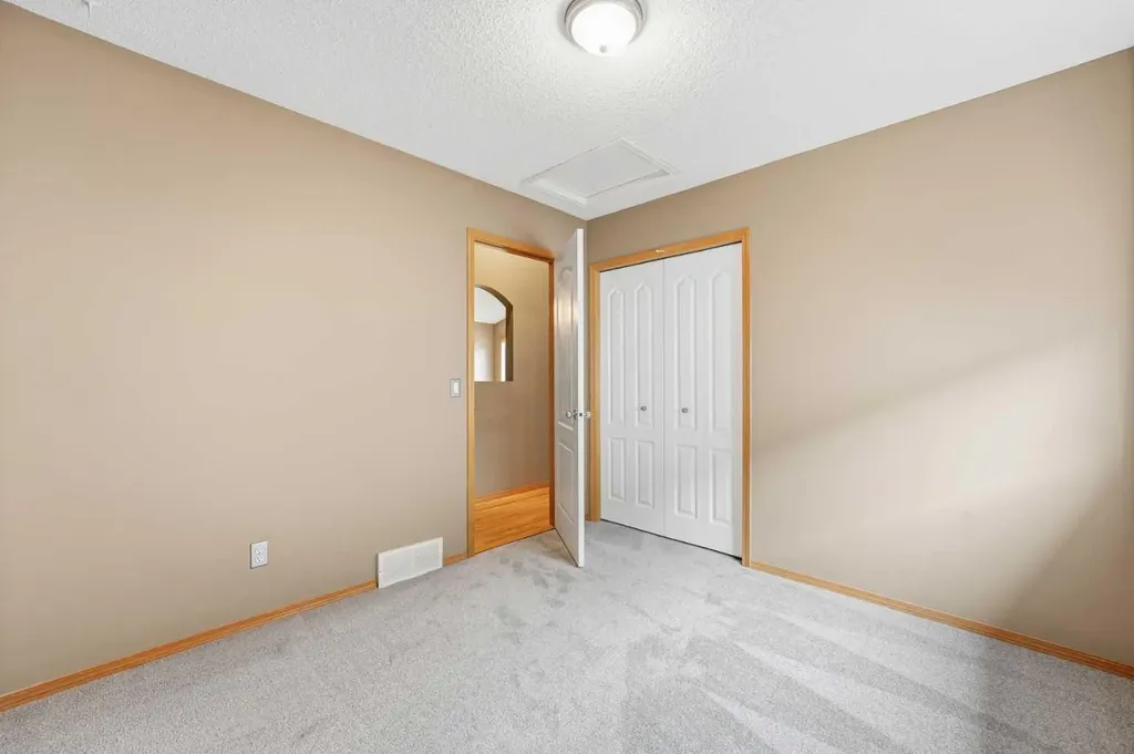 203 West Creek Close Chestermere AB T1X 1M3