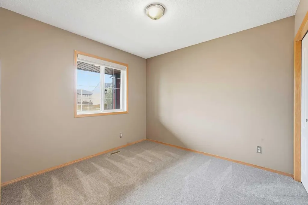 203 West Creek Close Chestermere AB T1X 1M3