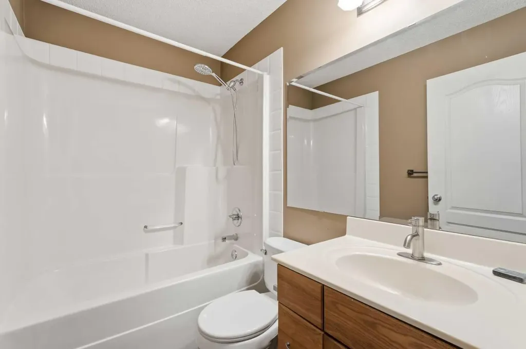 203 West Creek Close Chestermere AB T1X 1M3