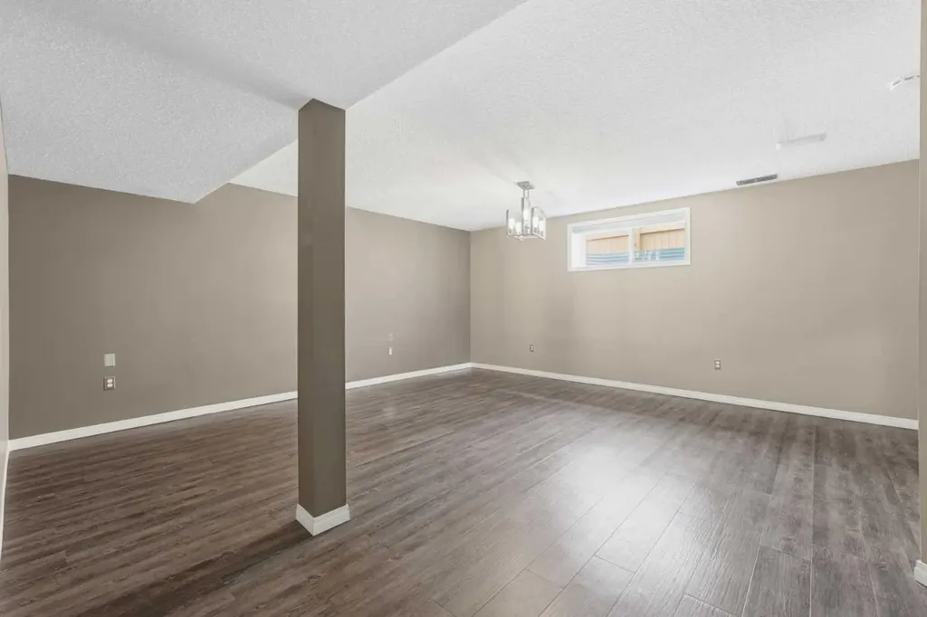 203 West Creek Close Chestermere AB T1X 1M3