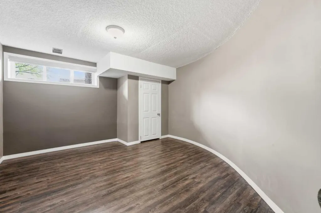 203 West Creek Close Chestermere AB T1X 1M3