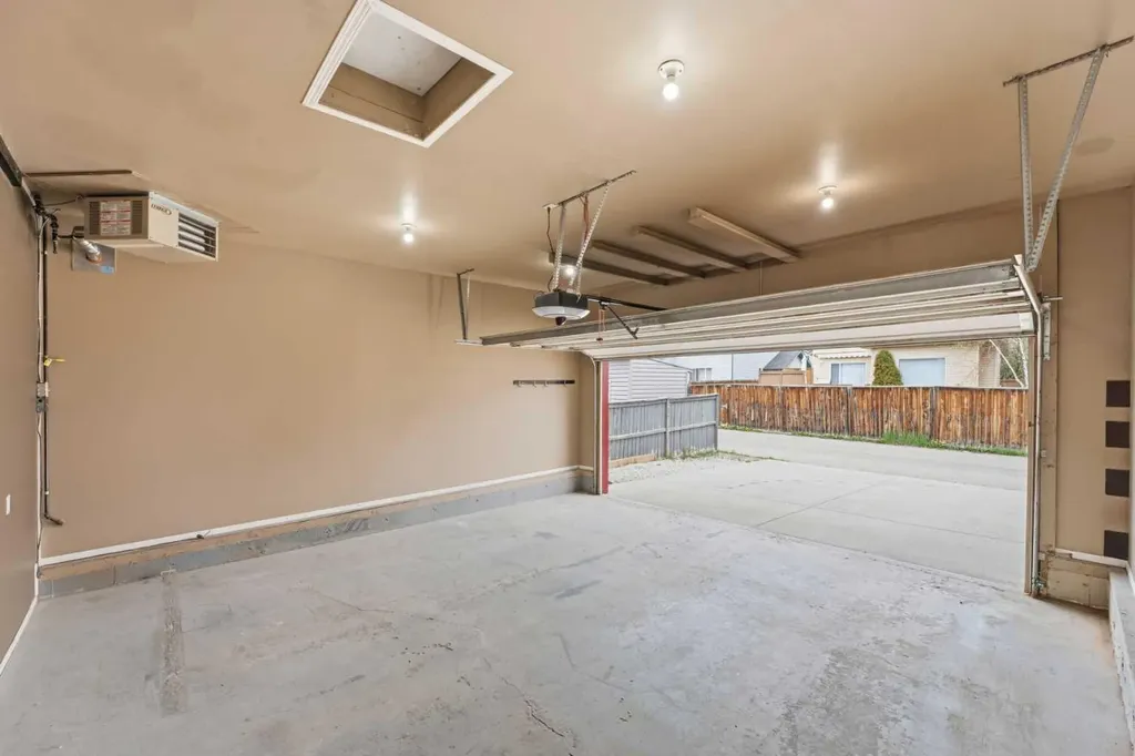 203 West Creek Close Chestermere AB T1X 1M3