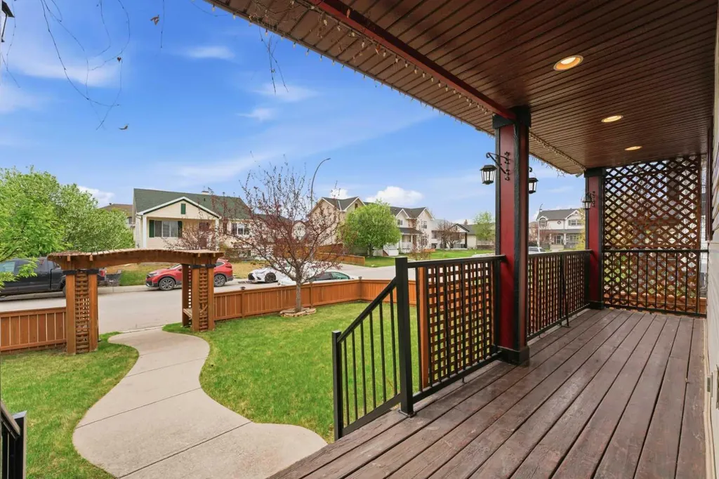 203 West Creek Close Chestermere AB T1X 1M3