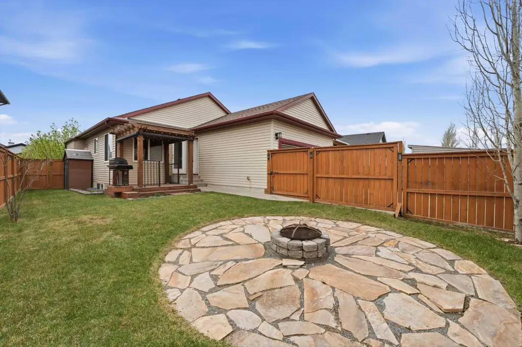 203 West Creek Close Chestermere AB T1X 1M3