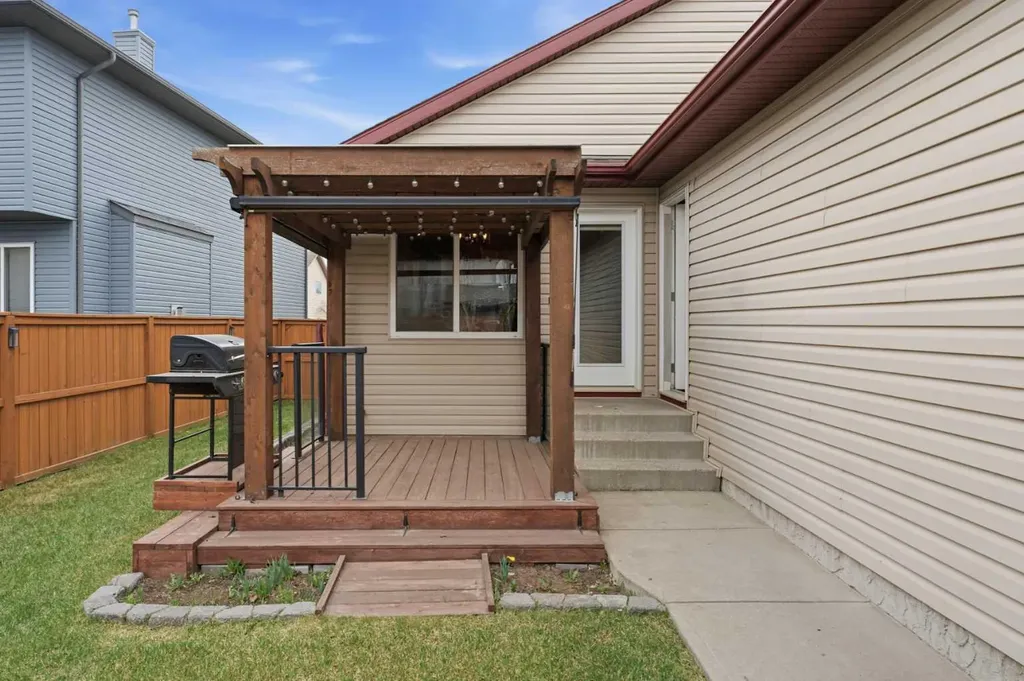 203 West Creek Close Chestermere AB T1X 1M3