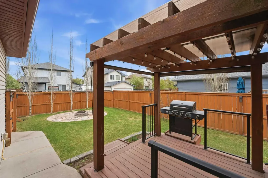 203 West Creek Close Chestermere AB T1X 1M3