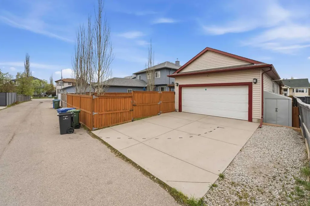 203 West Creek Close Chestermere AB T1X 1M3