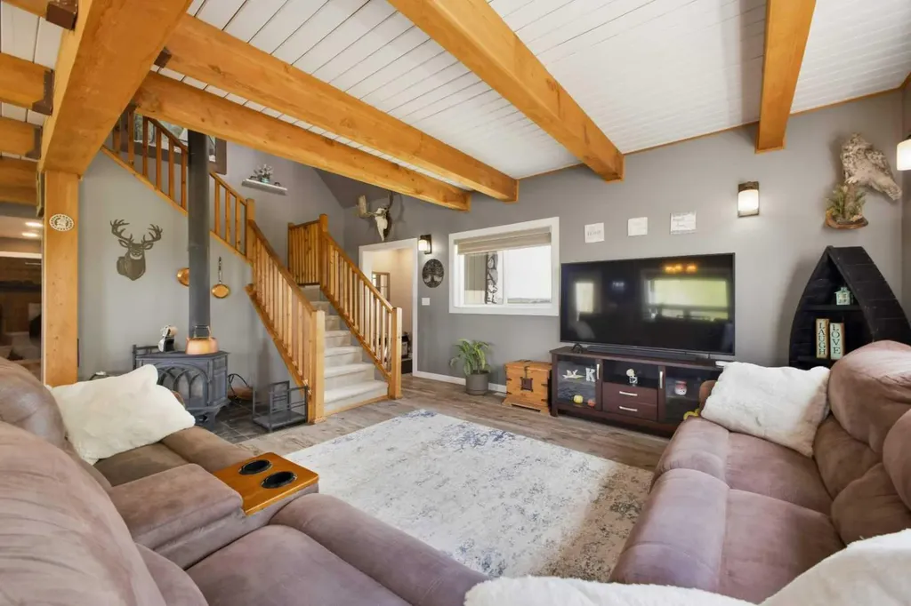 30-36006 Highway 2 Service Road South Rural Red Deer County AB T4G0G6