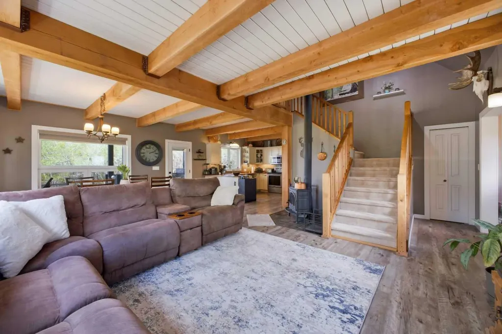 30-36006 Highway 2 Service Road South Rural Red Deer County AB T4G0G6