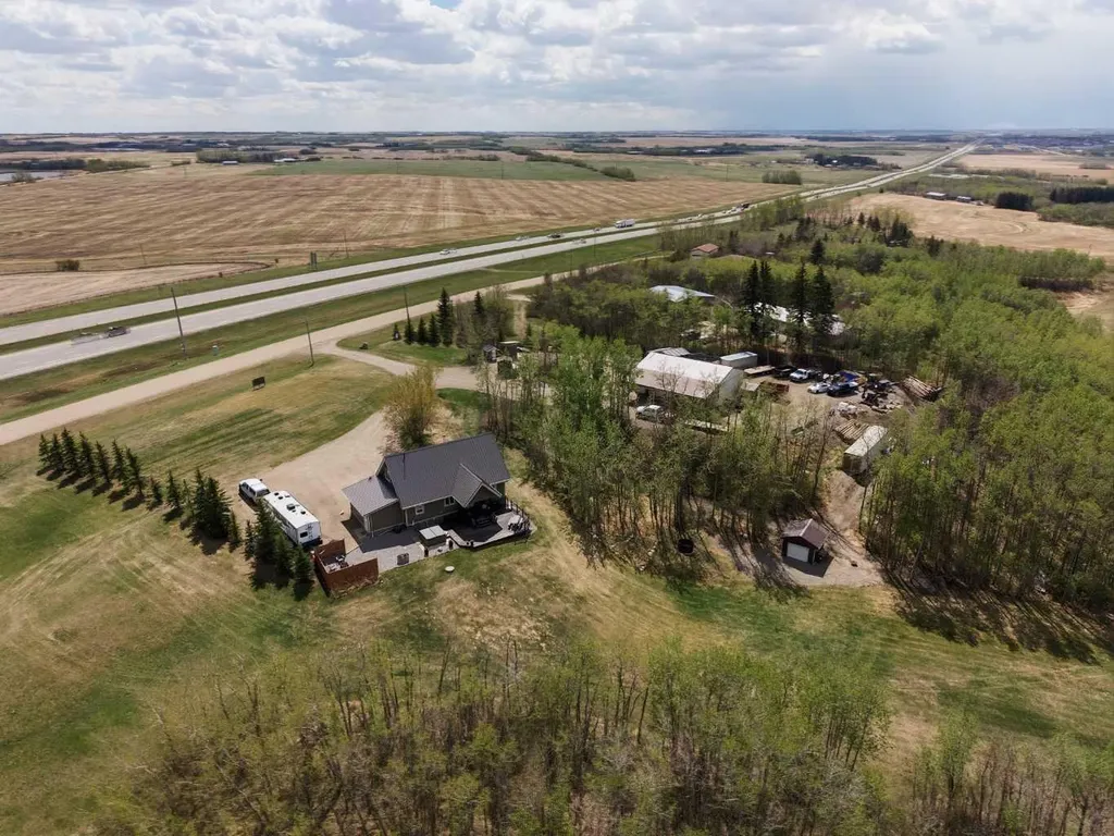 30-36006 Highway 2 Service Road South Rural Red Deer County AB T4G0G6