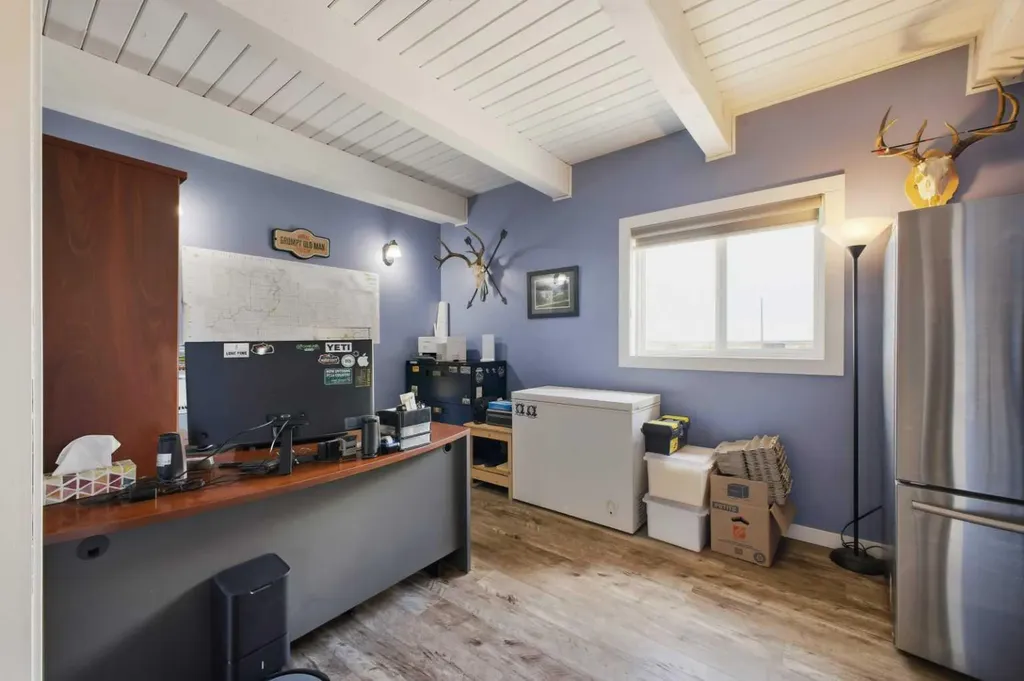 30-36006 Highway 2 Service Road South Rural Red Deer County AB T4G0G6