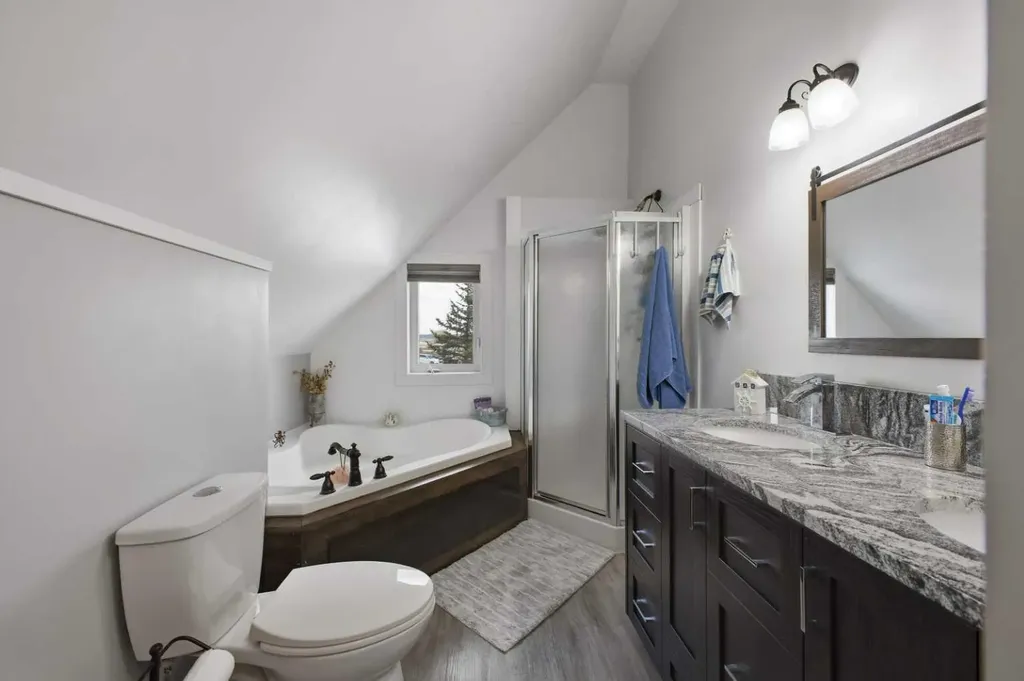 30-36006 Highway 2 Service Road South Rural Red Deer County AB T4G0G6