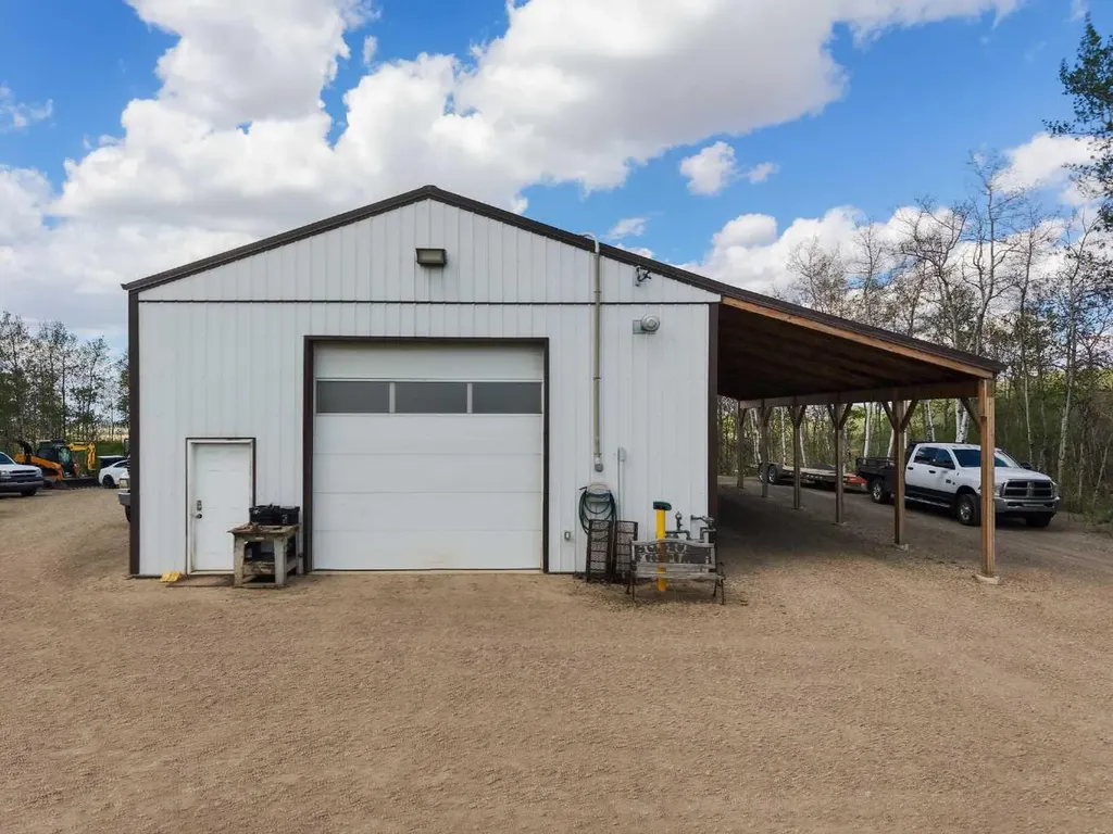 30-36006 Highway 2 Service Road South Rural Red Deer County AB T4G0G6