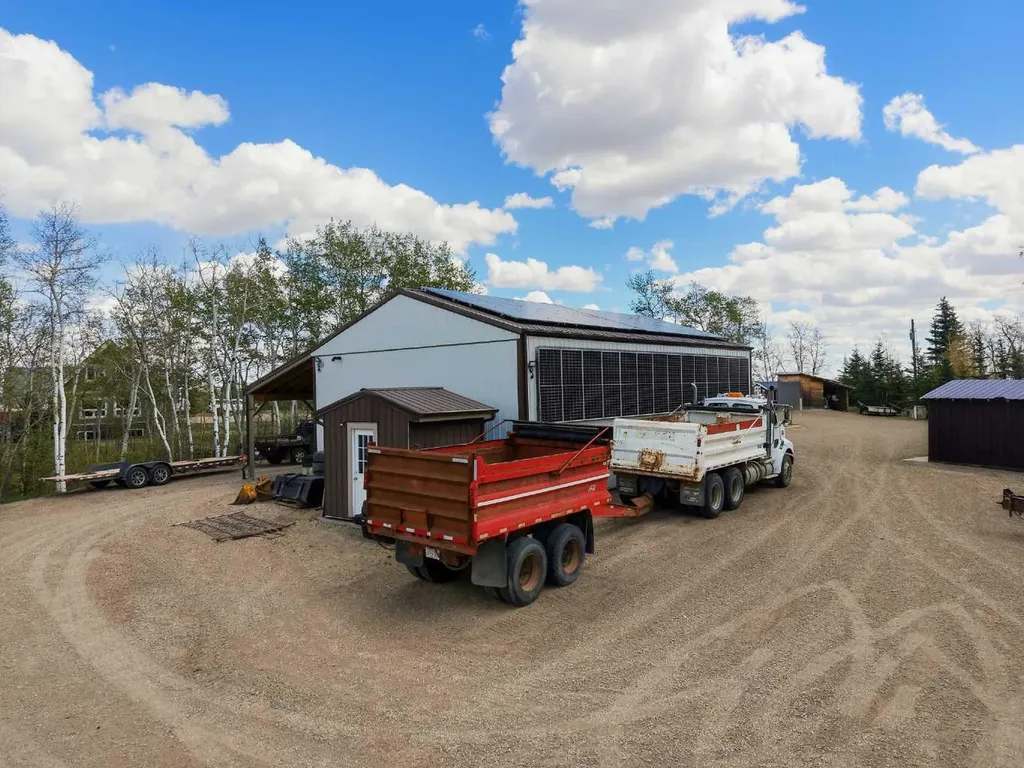 30-36006 Highway 2 Service Road South Rural Red Deer County AB T4G0G6