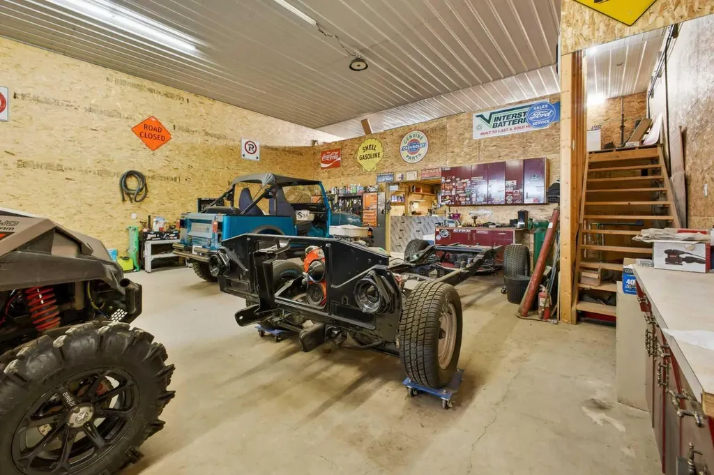 30-36006 Highway 2 Service Road South Rural Red Deer County AB T4G0G6