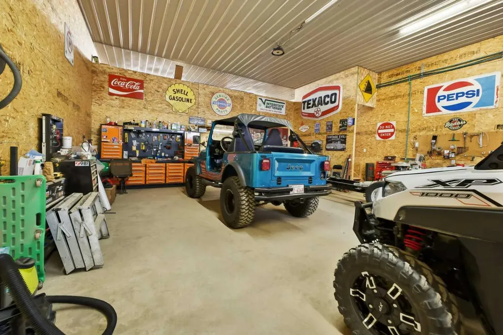 30-36006 Highway 2 Service Road South Rural Red Deer County AB T4G0G6