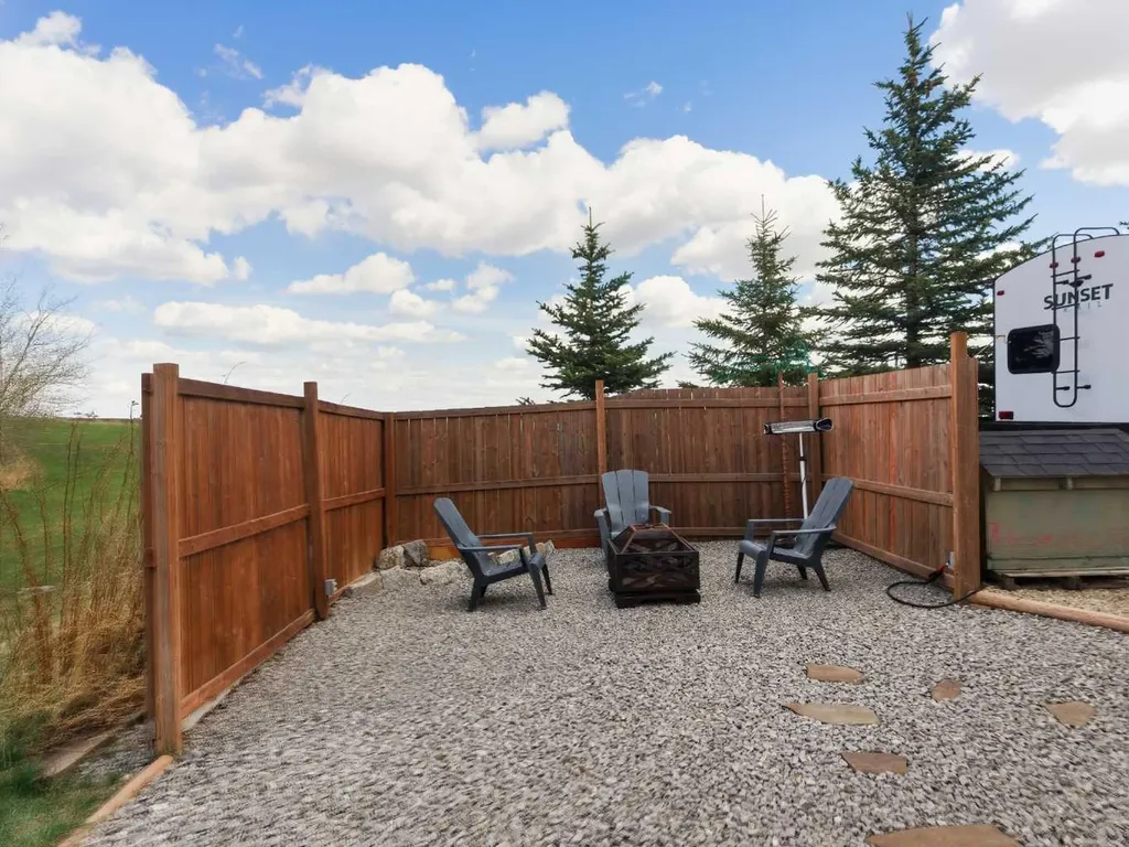 30-36006 Highway 2 Service Road South Rural Red Deer County AB T4G0G6