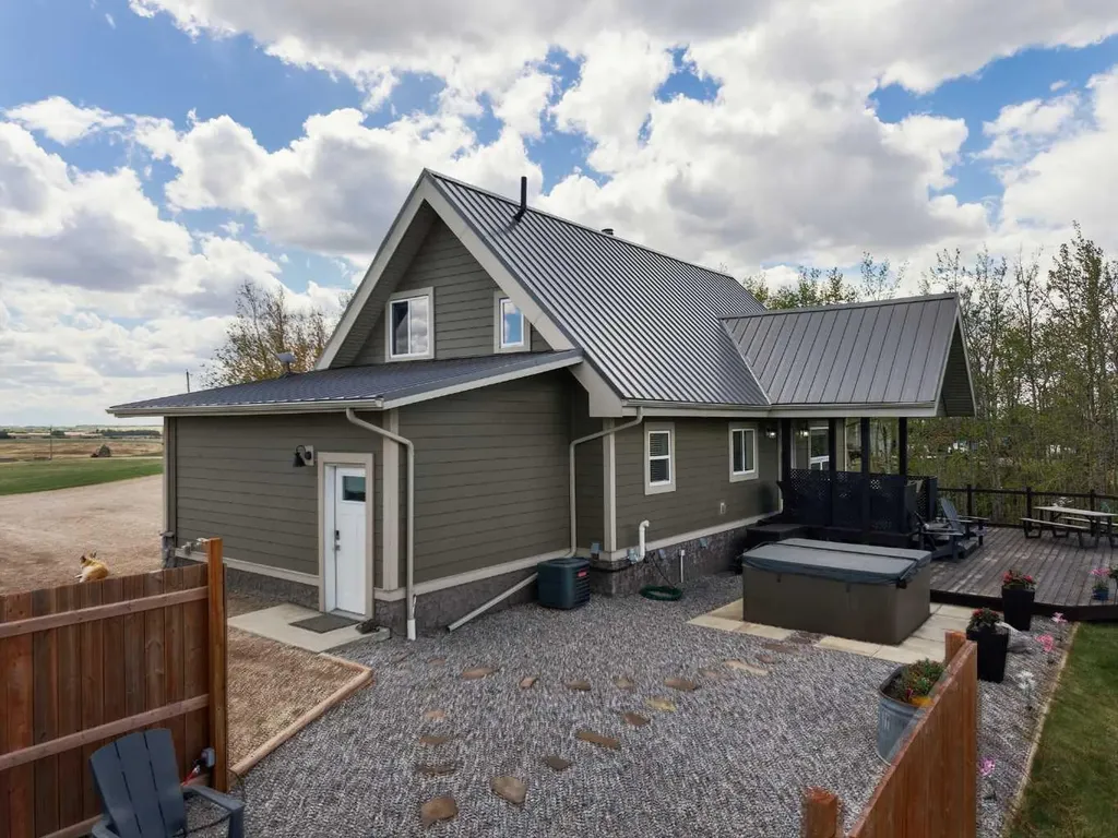30-36006 Highway 2 Service Road South Rural Red Deer County AB T4G0G6