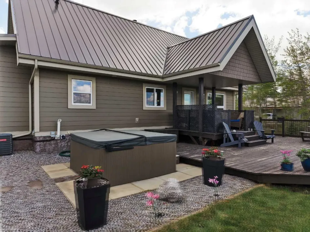 30-36006 Highway 2 Service Road South Rural Red Deer County AB T4G0G6