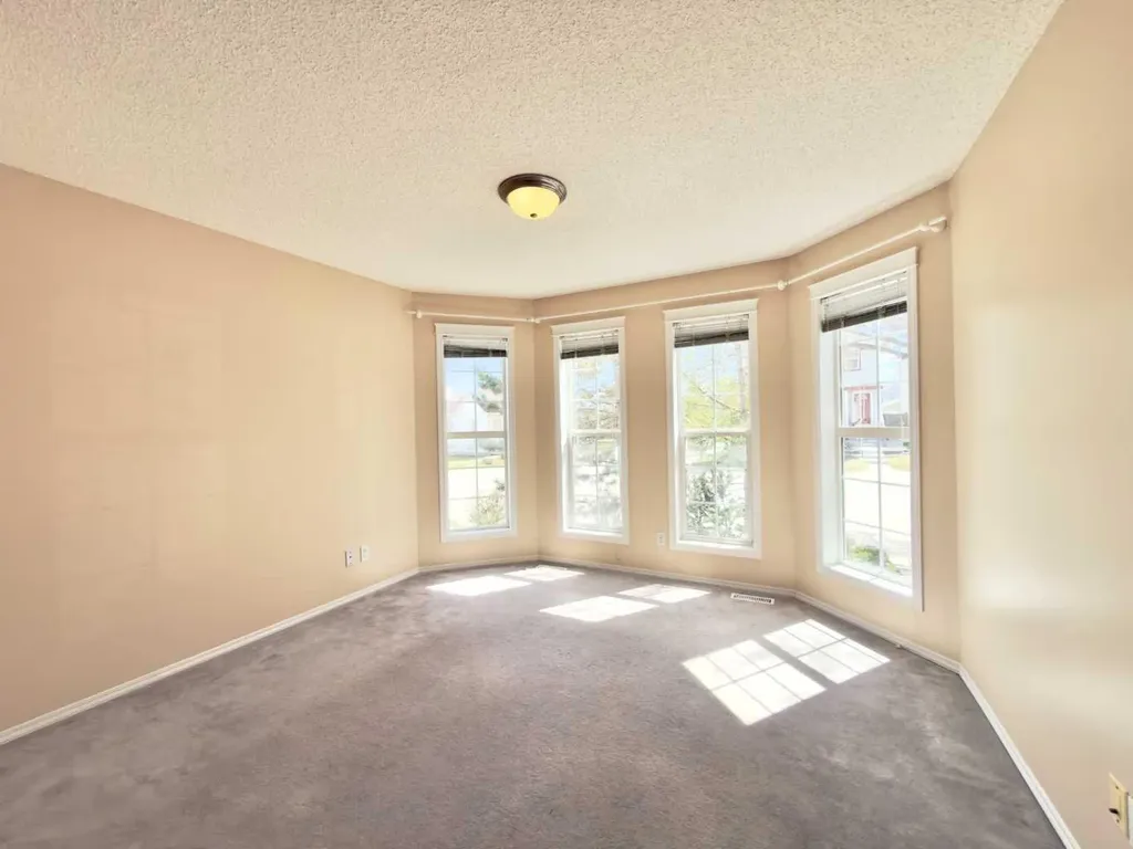 206 Tuscany Drive NW Calgary AB T3L 2C4