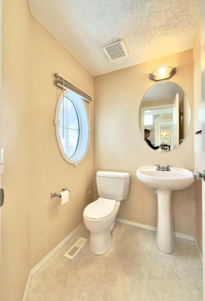 206 Tuscany Drive NW Calgary AB T3L 2C4