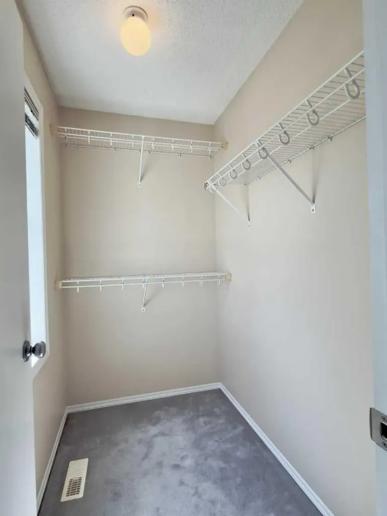 206 Tuscany Drive NW Calgary AB T3L 2C4