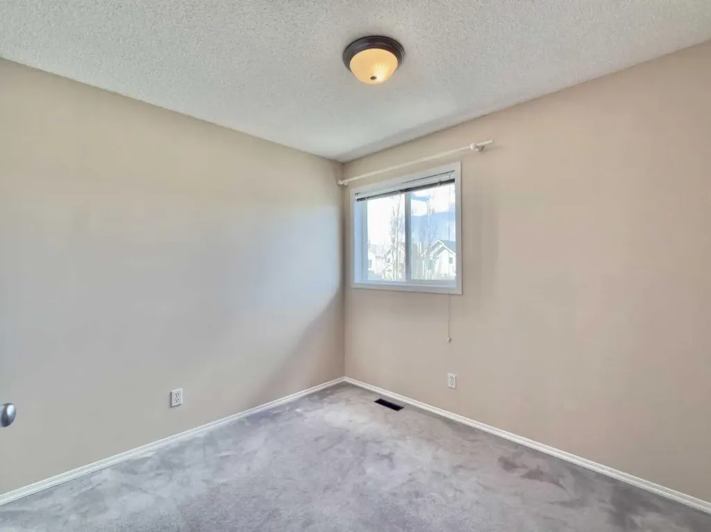206 Tuscany Drive NW Calgary AB T3L 2C4