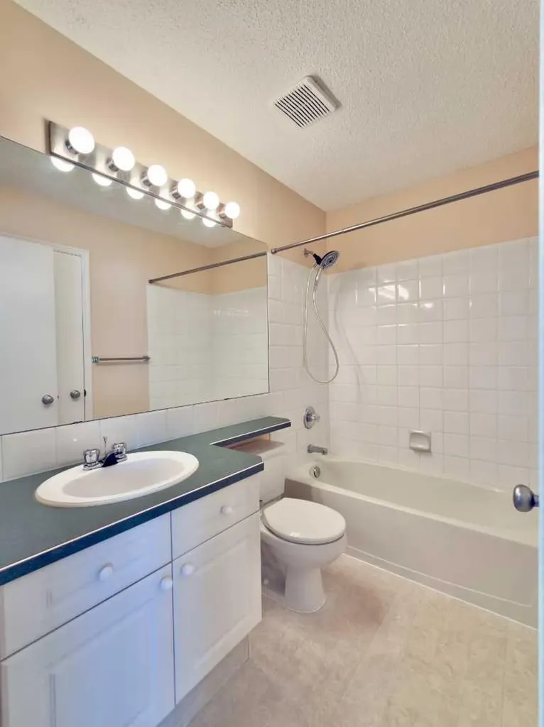 206 Tuscany Drive NW Calgary AB T3L 2C4