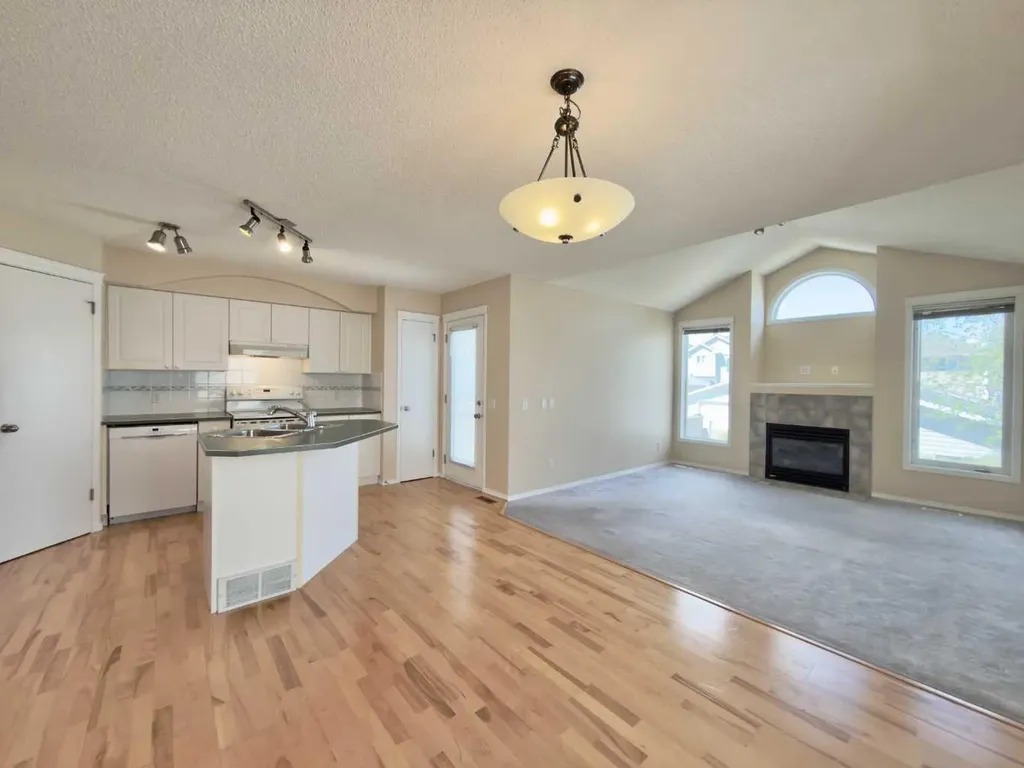 206 Tuscany Drive NW Calgary AB T3L 2C4
