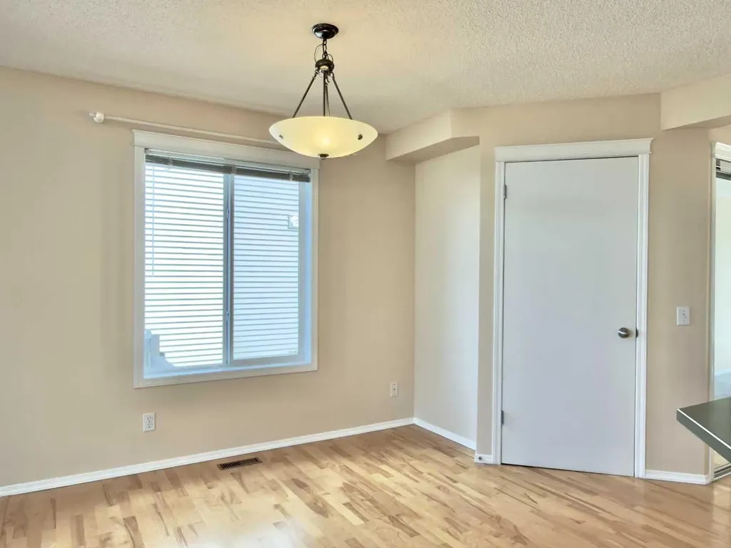 206 Tuscany Drive NW Calgary AB T3L 2C4