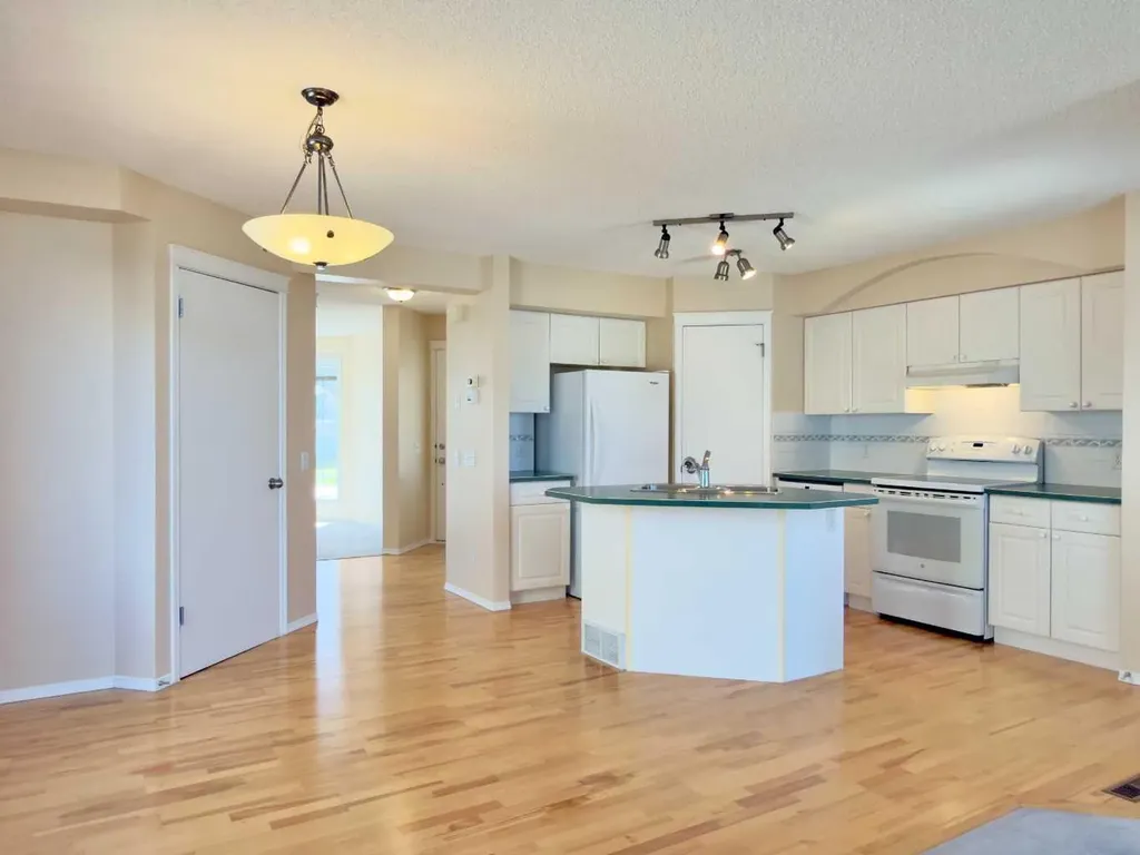 206 Tuscany Drive NW Calgary AB T3L 2C4