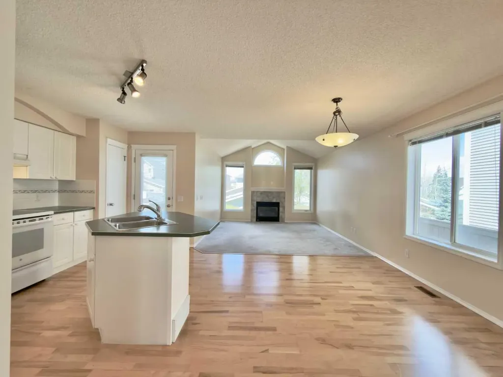 206 Tuscany Drive NW Calgary AB T3L 2C4