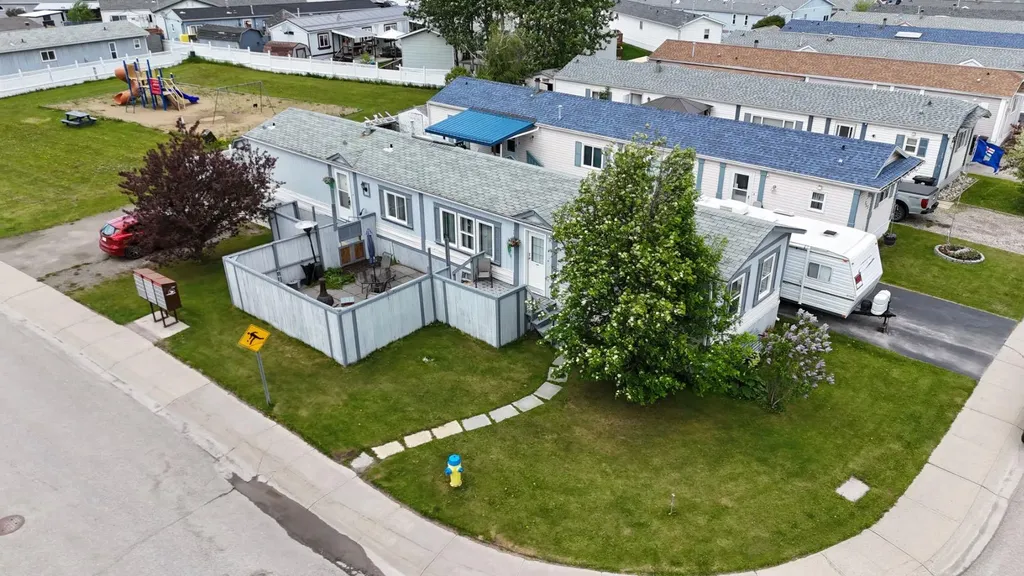 102 Nickerson Avenue Hinton AB T7V 1A6