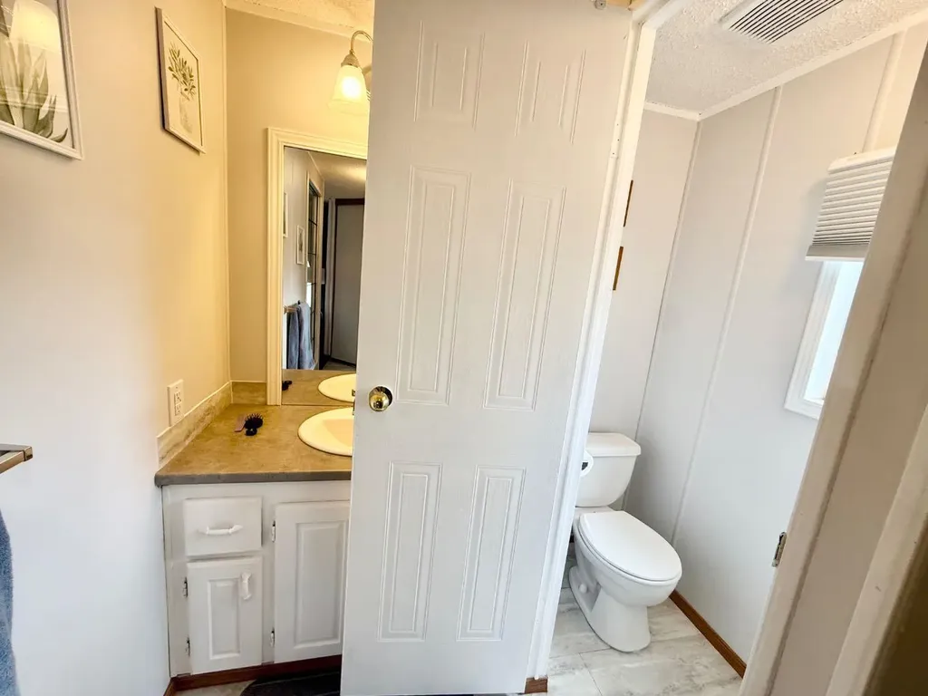 102 Nickerson Avenue Hinton AB T7V 1A6