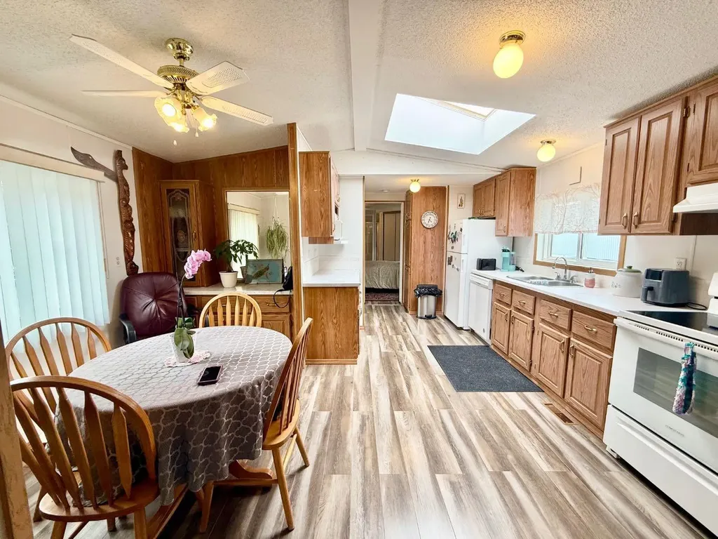102 Nickerson Avenue Hinton AB T7V 1A6